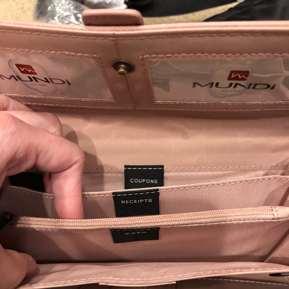 CUTE NEW WITH TAGS MUNDI WALLET! - Picture 4 of 6